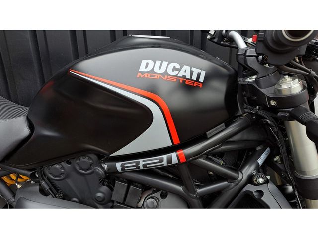 ducati - monster-821-stealth