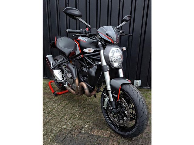 ducati - monster-821-stealth