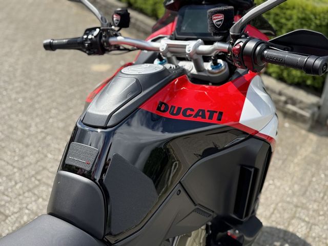 ducati - multistrada-v4-pikes-peak