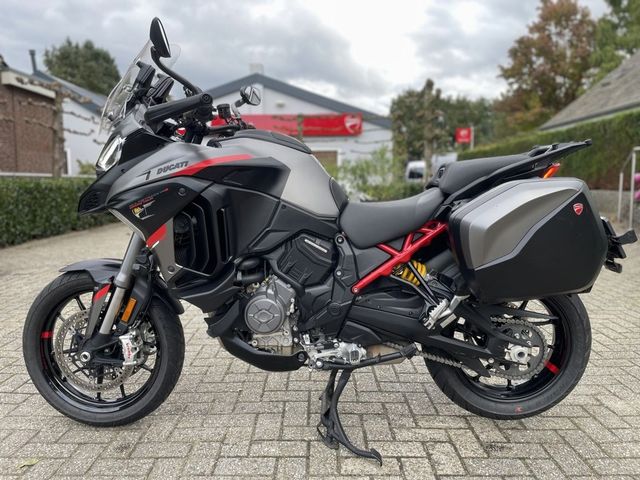 ducati - multistrada-v4-s-grand-tour