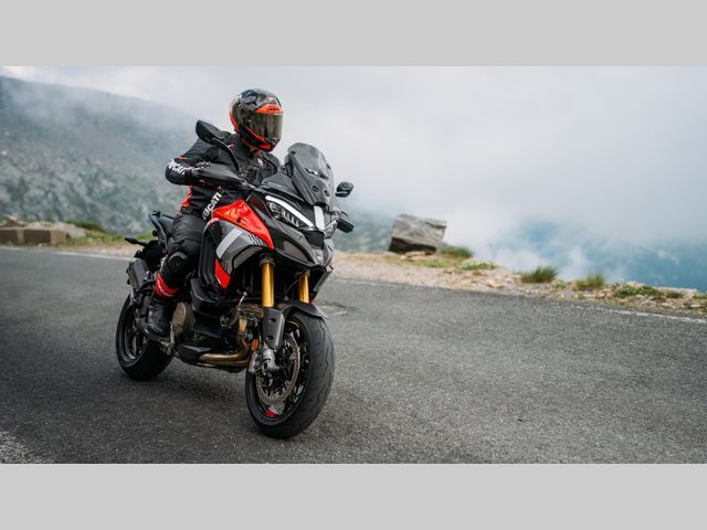 ducati - multistrada-v4-s-pikes-peak