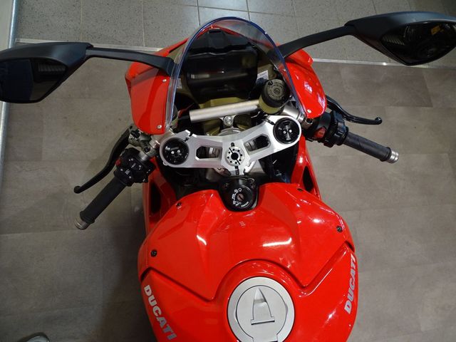 ducati - panigale-v4