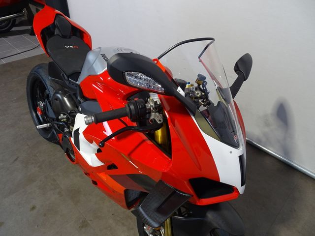 ducati - panigale-v4-r