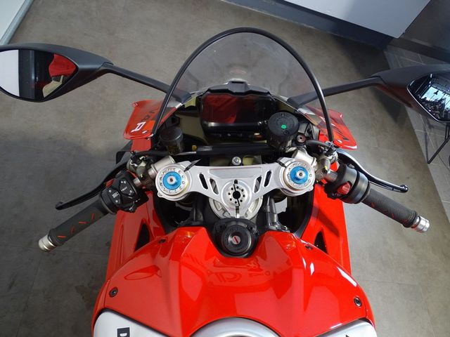 ducati - panigale-v4-r