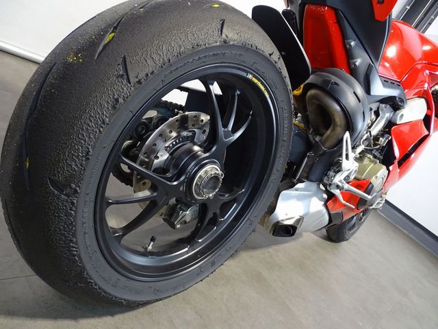 ducati - panigale-v4-s