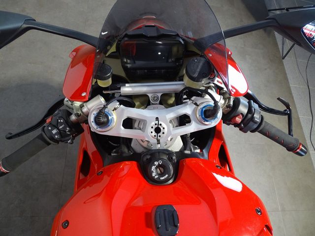 ducati - panigale-v4-s