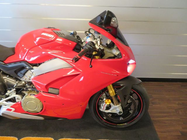 ducati - panigale-v4-s