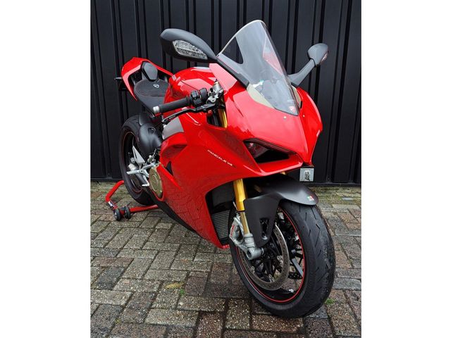 ducati - panigale-v4-s