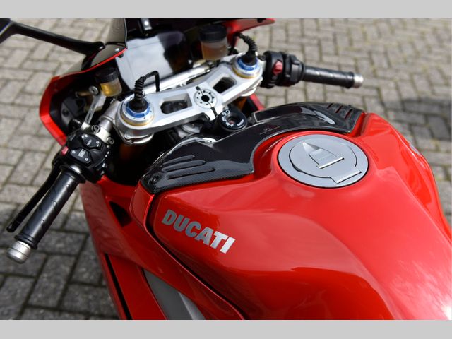 ducati - panigale-v4-s