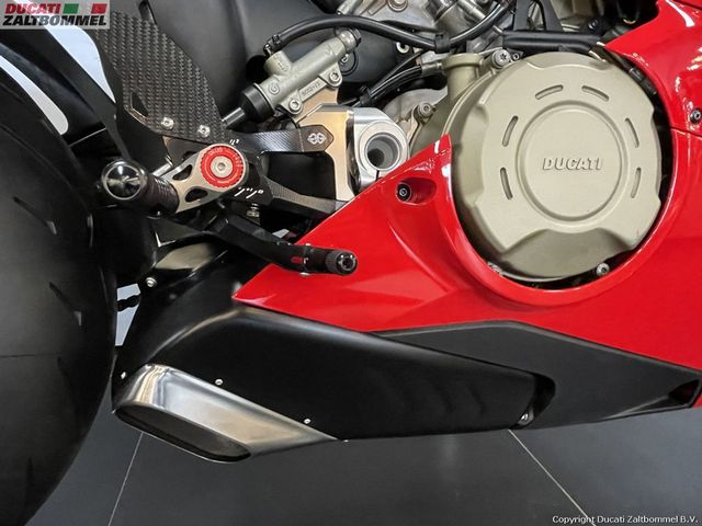 ducati - panigale-v4-s