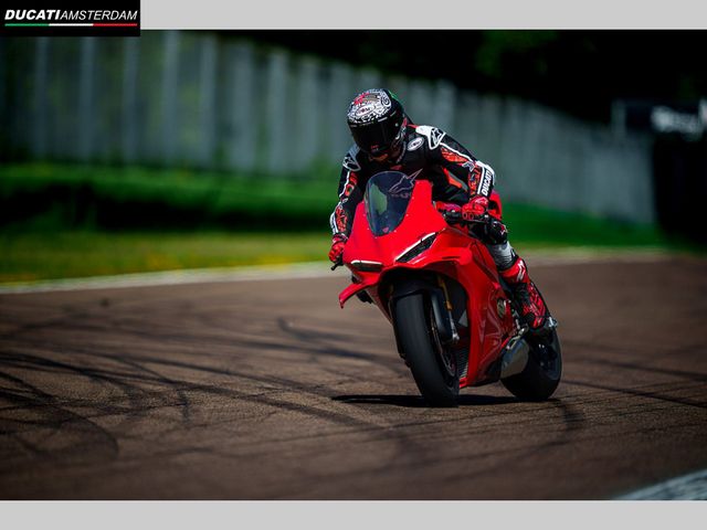 ducati - panigale-v4-s