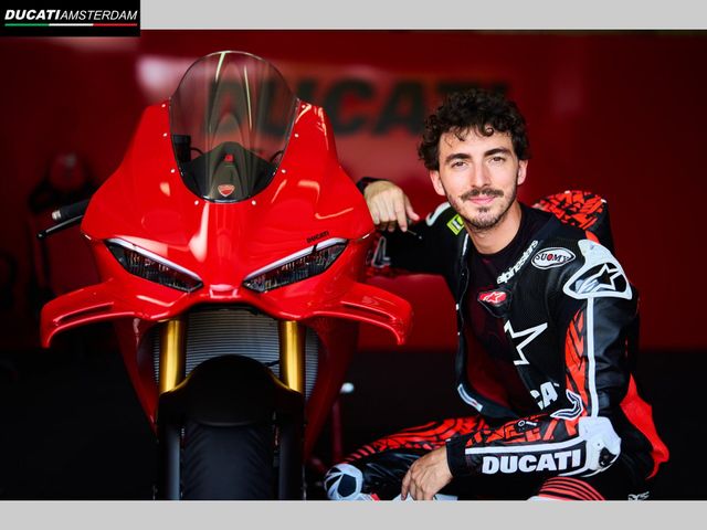 ducati - panigale-v4-s