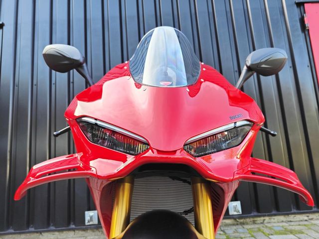 ducati - panigale-v4-s