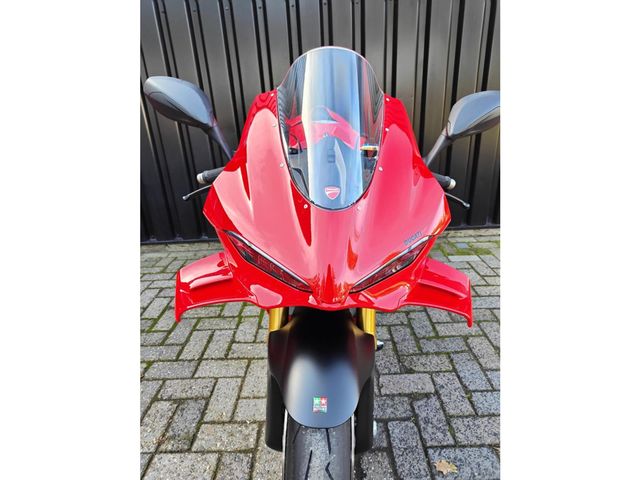 ducati - panigale-v4-s