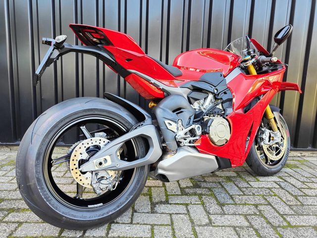 ducati - panigale-v4-s