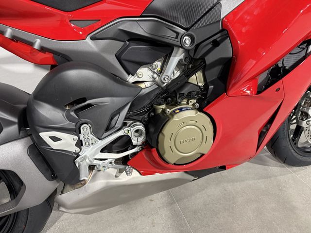 ducati - panigale-v4-s