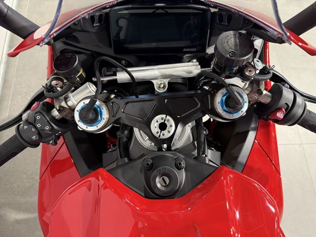 ducati - panigale-v4-s