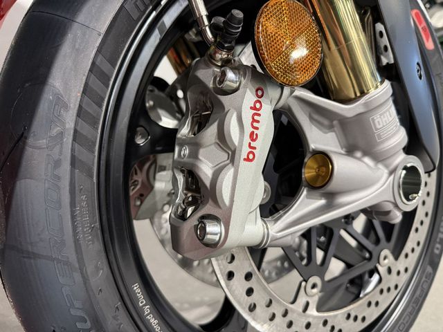 ducati - panigale-v4-s