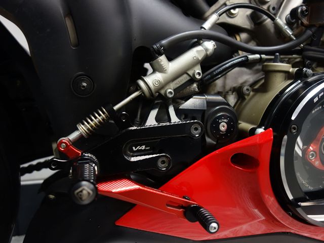 ducati - panigale-v4-s