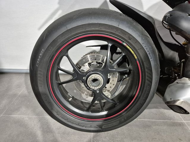 ducati - panigale-v4-s