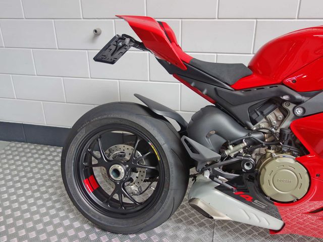ducati - panigale-v4-s