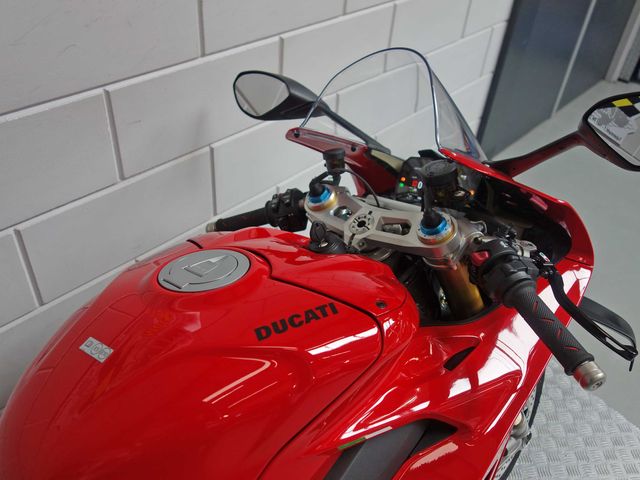 ducati - panigale-v4-s
