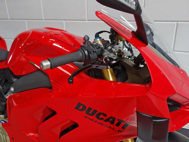 ducati - panigale-v4-s