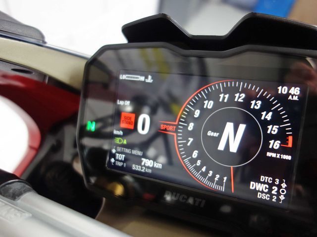 ducati - panigale-v4-s