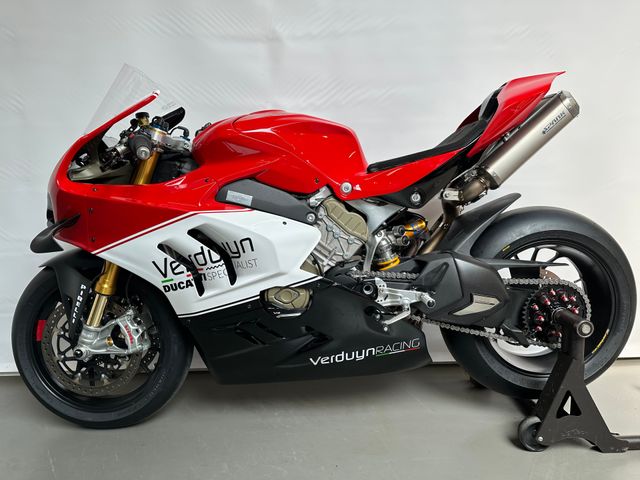 ducati - panigale-v4-s