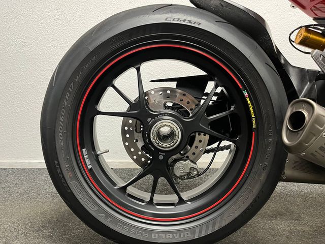ducati - panigale-v4-s