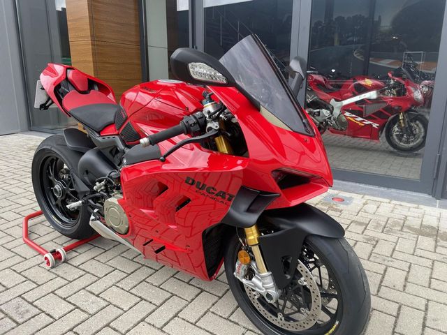 ducati - panigale-v4-s
