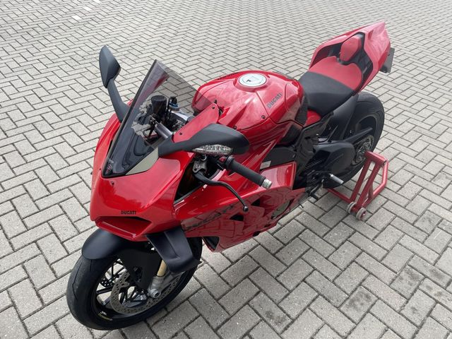 ducati - panigale-v4-s