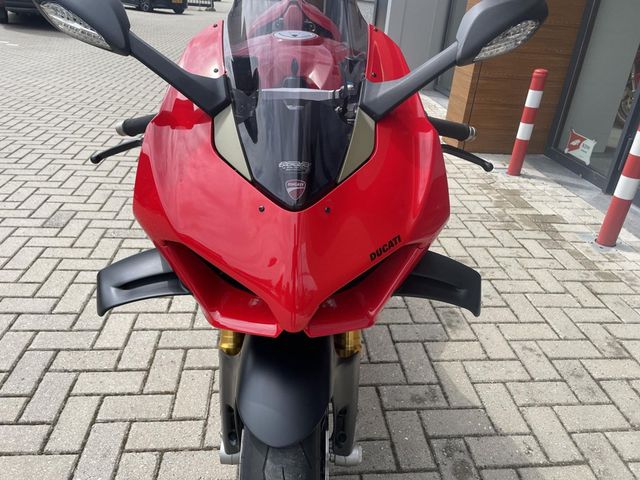 ducati - panigale-v4-s