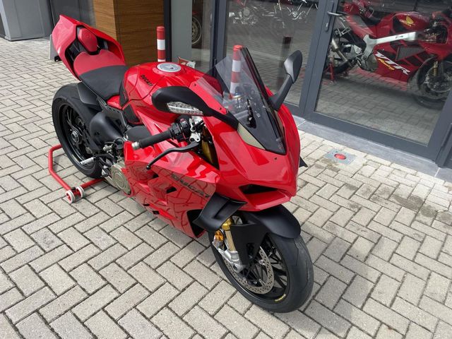 ducati - panigale-v4-s