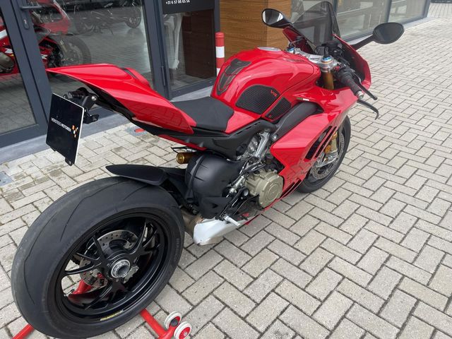 ducati - panigale-v4-s