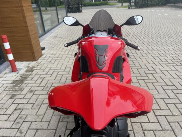 ducati - panigale-v4-s