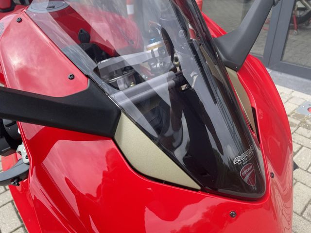 ducati - panigale-v4-s