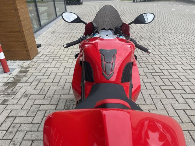 ducati - panigale-v4-s