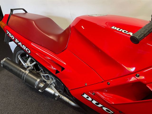 ducati - paso-750