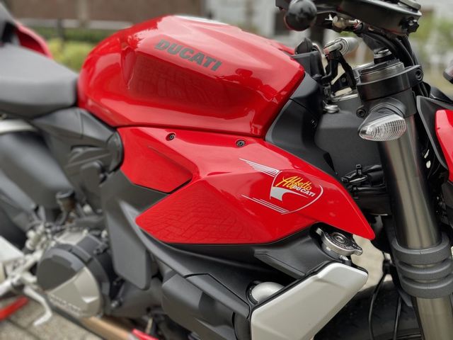 ducati - streetfighter-v2