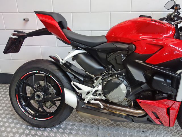 ducati - streetfighter-v2