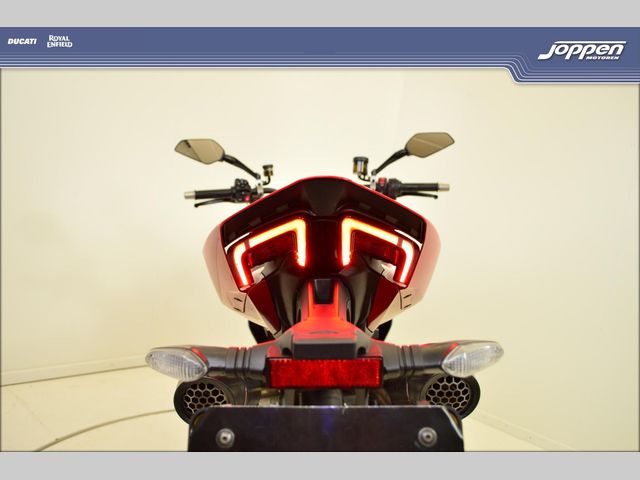 ducati - streetfighter-v2
