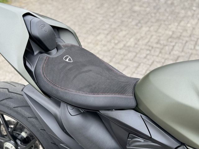 ducati - streetfighter-v2