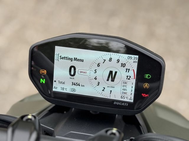 ducati - streetfighter-v2