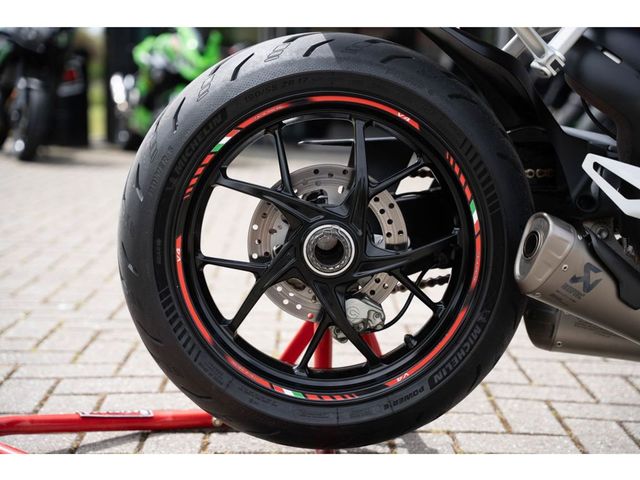 ducati - streetfighter-v4