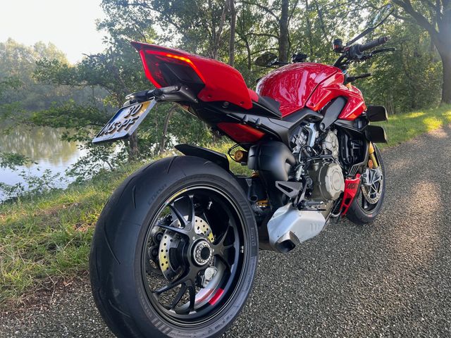 ducati - streetfighter-v4s