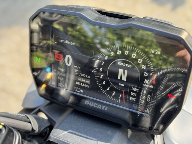 ducati - streetfighter-v4s