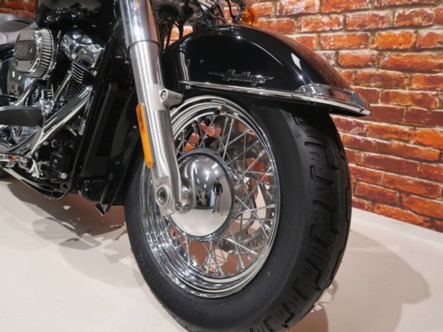 harley-davidson - heritage-softail-classic-114-flhcs