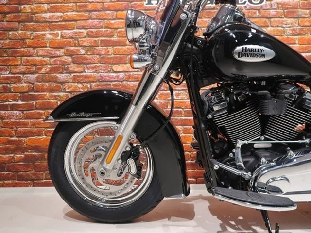 harley-davidson - heritage-softail-classic-114-flhcs