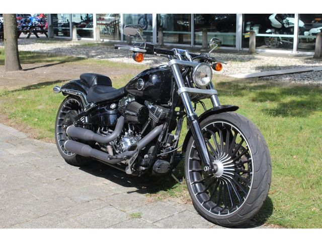 harley-davidson - softail-breakout-114